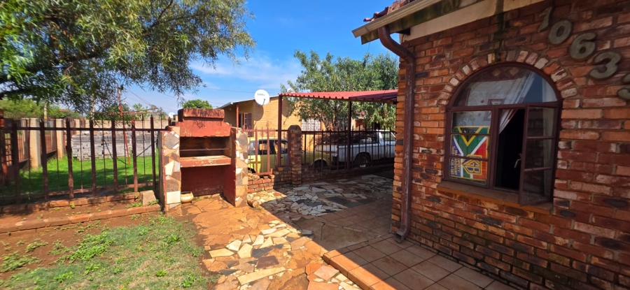 2 Bedroom Property for Sale in Ikageng North West